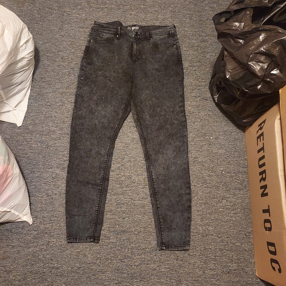 No Boundaries High Rise Soft Skinny Jeans
